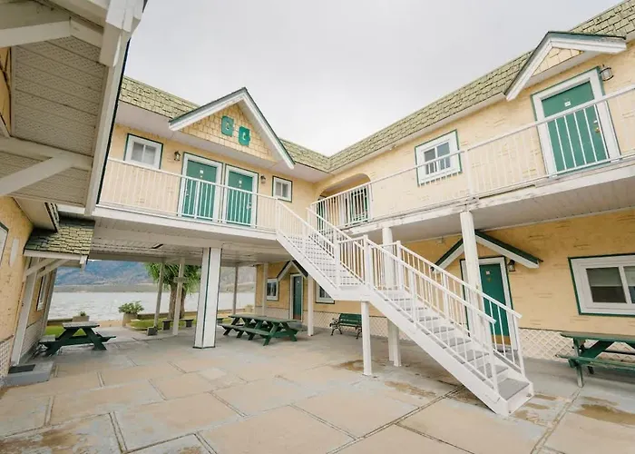 Suite 18 Green Gables Resort Lake View Retreat